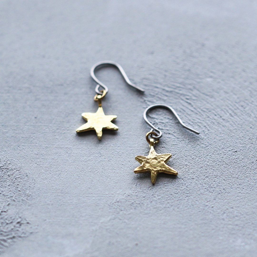Glittering Hoshino Earrings P277 - 耳环/耳夹 - 其他金属 金色