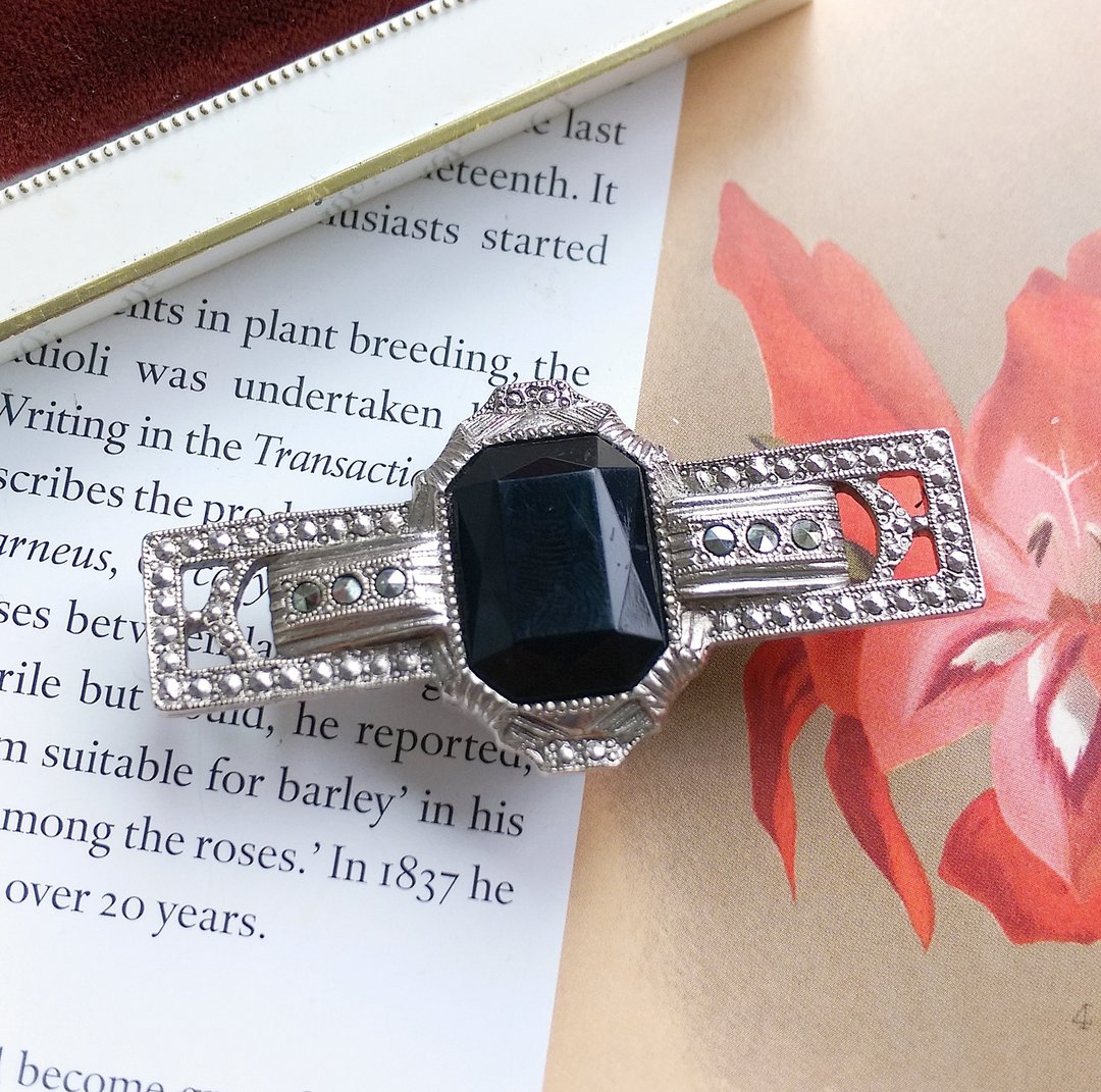 Vintage Jewelry 西洋古董饰品 1928  ART DECO 黑灿  别针 - 徽章/别针 - 其他金属 金色
