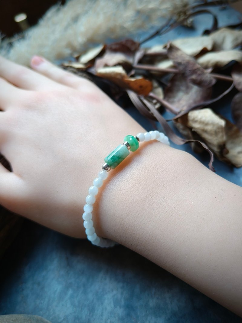 天然缅甸飘绿桶珠 平安扣 白翡翠珠手串 - 手链/手环 - 宝石 绿色