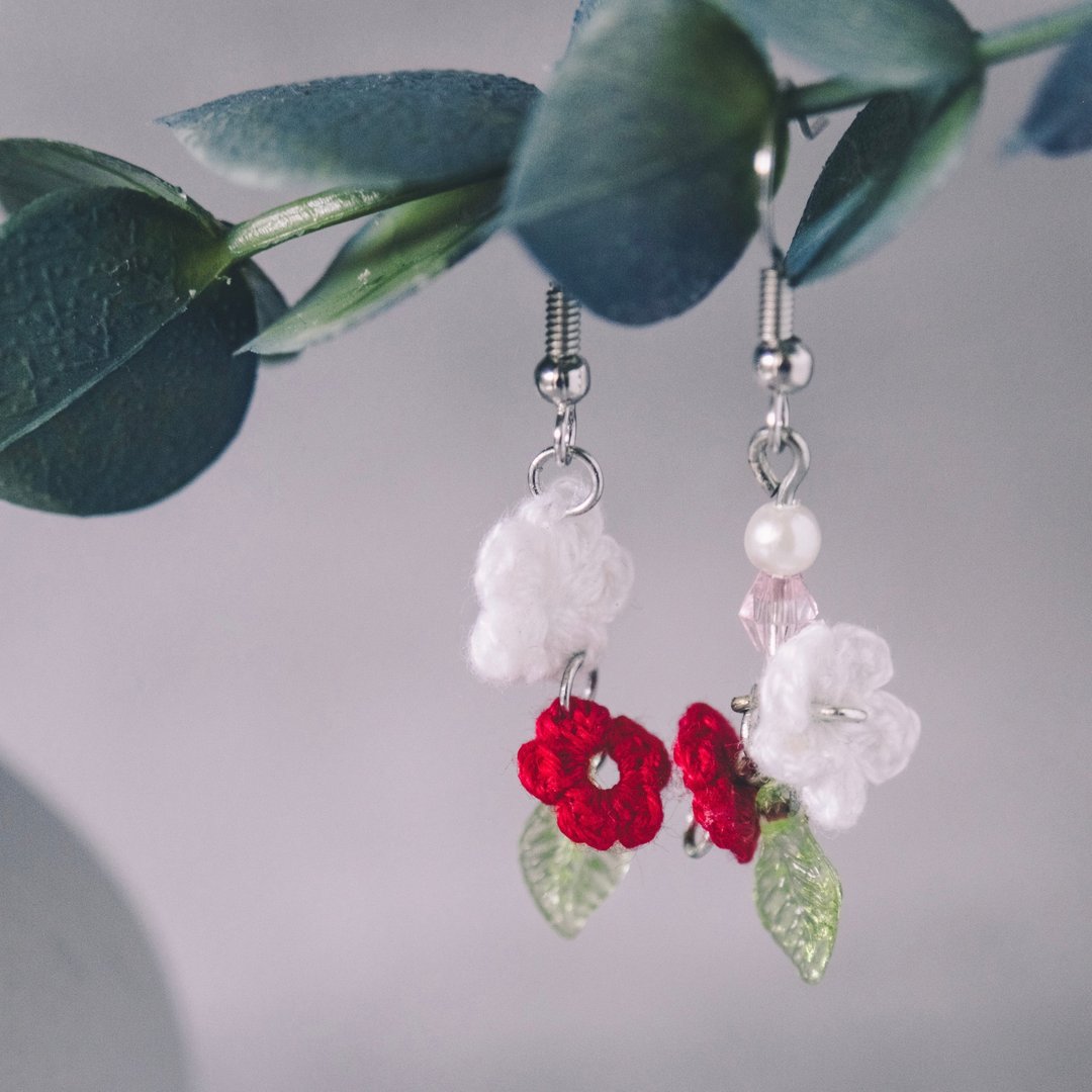 四花中长垂坠耳环 - 耳环/耳夹 - 其他金属 红色