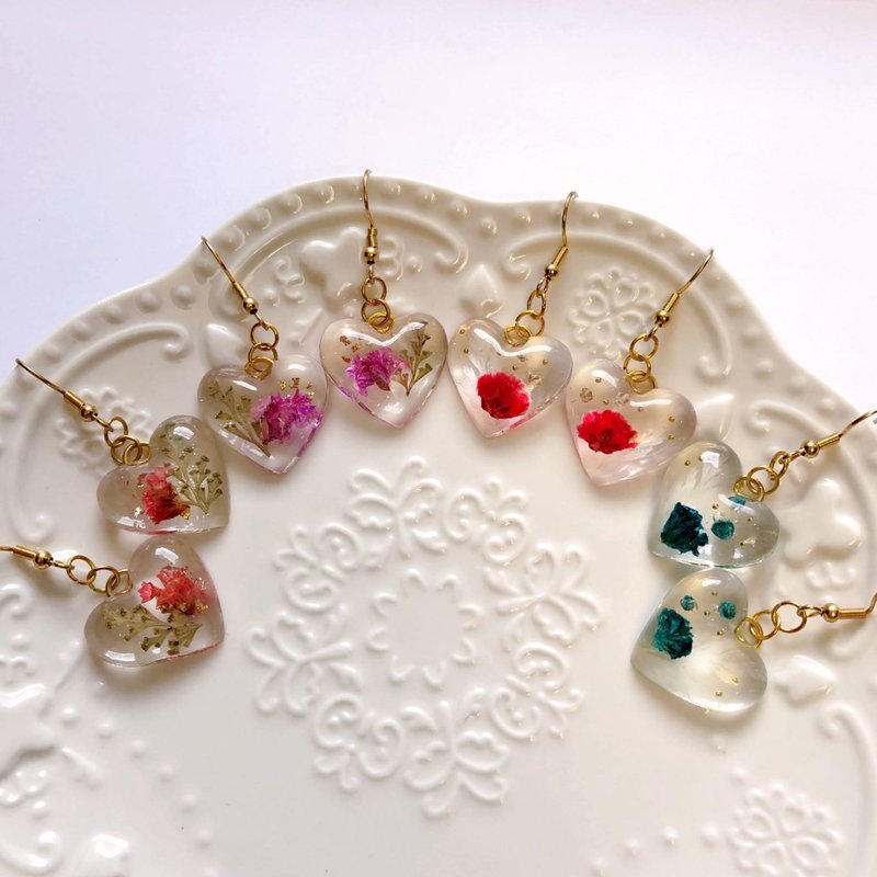 透明爱心耳环 耳夹 手作 干燥花 日本树脂 日系 透明 - 耳环/耳夹 - 树脂 多色