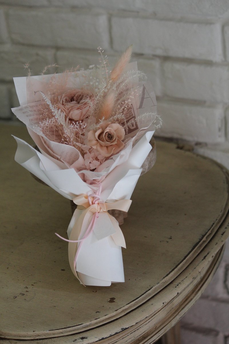 【藕粉色永生玫瑰花束】生日花礼/祝贺花束/永生花 - 干燥花/捧花 - 植物．花 粉红色