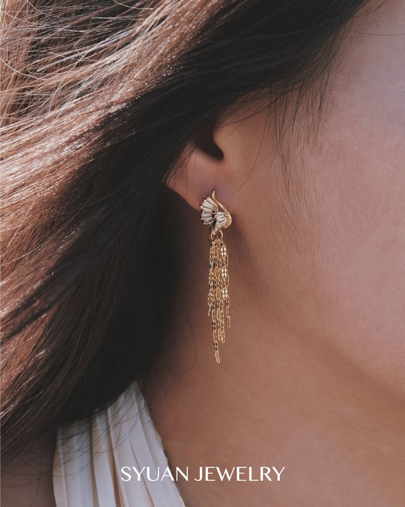SYUAN JEWELRY |Isis 伊西斯— 镀18K锆石翅膀流苏耳环 - 耳环/耳夹 - 其他金属 