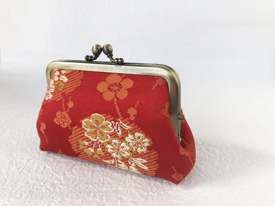 Shochikuume Sakura pattern Gamaguchi on the snow ring - 零钱包 - 丝．绢 红色
