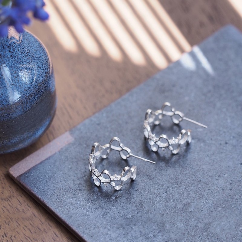 Open Wave Heart Hoop Earrings Silver 925 - 耳环/耳夹 - 其他金属 银色