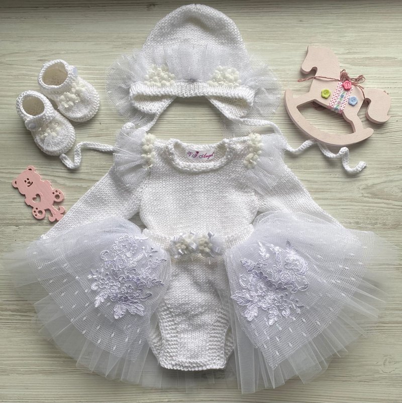 Hand knit white clothing set: romper, tutu skirt, hat and booties. - 包屁衣/连体衣 - 其他材质 白色