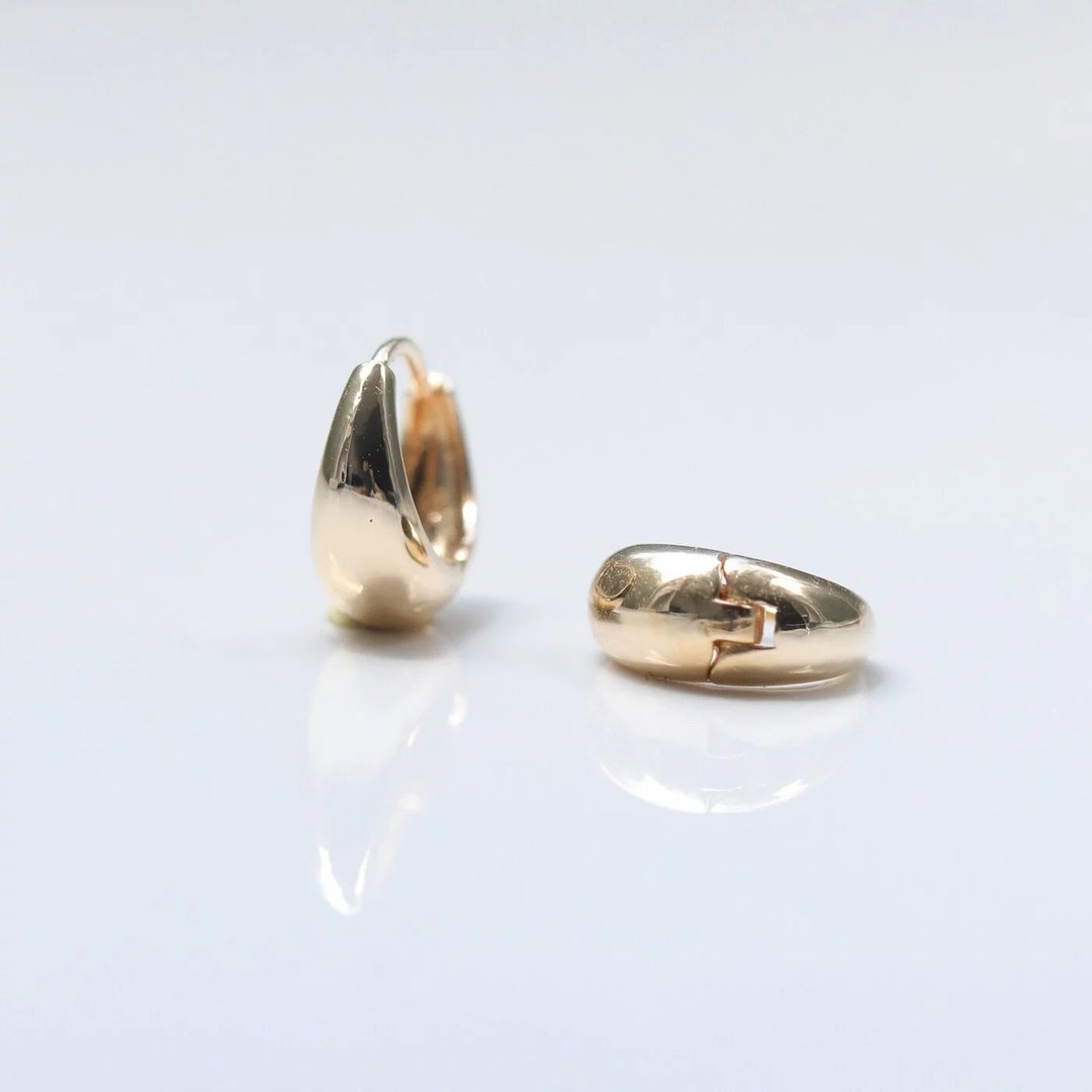14K 金水滴耳扣耳环 (M) 内径 6mm 洗澡免摘 碰水流汗不褪色 - 耳环/耳夹 - 贵金属 金色