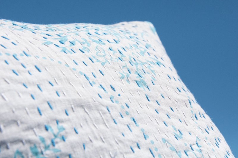 花朵刺绣抱枕套 纯棉抱枕套 民族风抱枕套-法式风 时尚蓝花朵森林 - 枕头/抱枕 - 棉．麻 多色