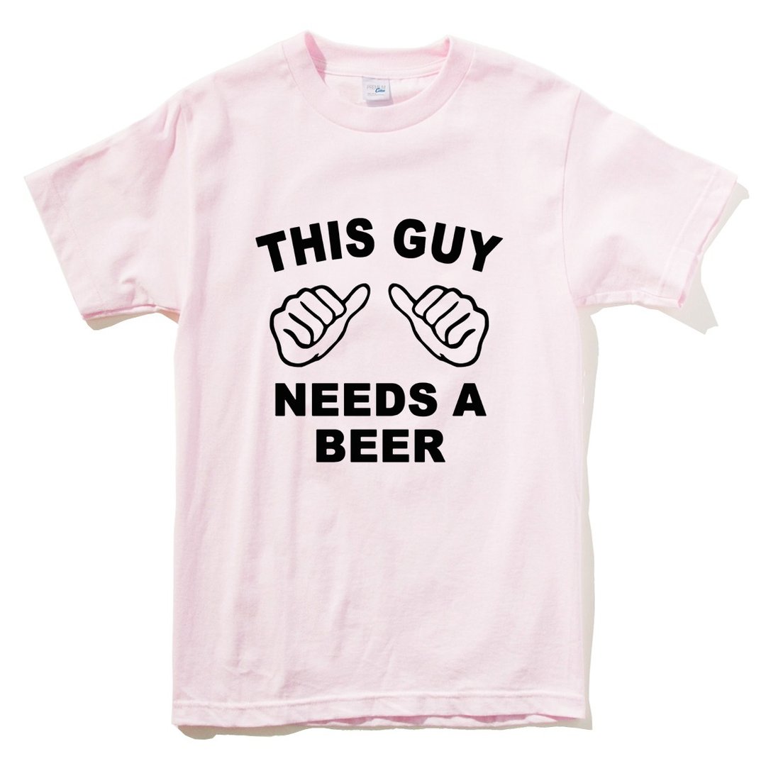THIS GUY NEEDS BEER 短袖T恤 浅粉色 这个男的需要啤酒 趣味 party 礼物 设计 文字 - 男装上衣/T 恤 - 棉 粉红色
