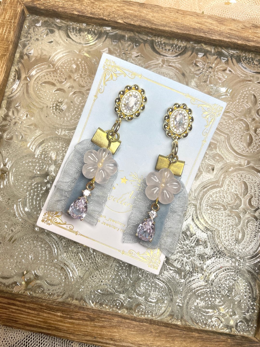 粉晶花花蓝缎带耳环 - 耳环/耳夹 - 水晶 多色