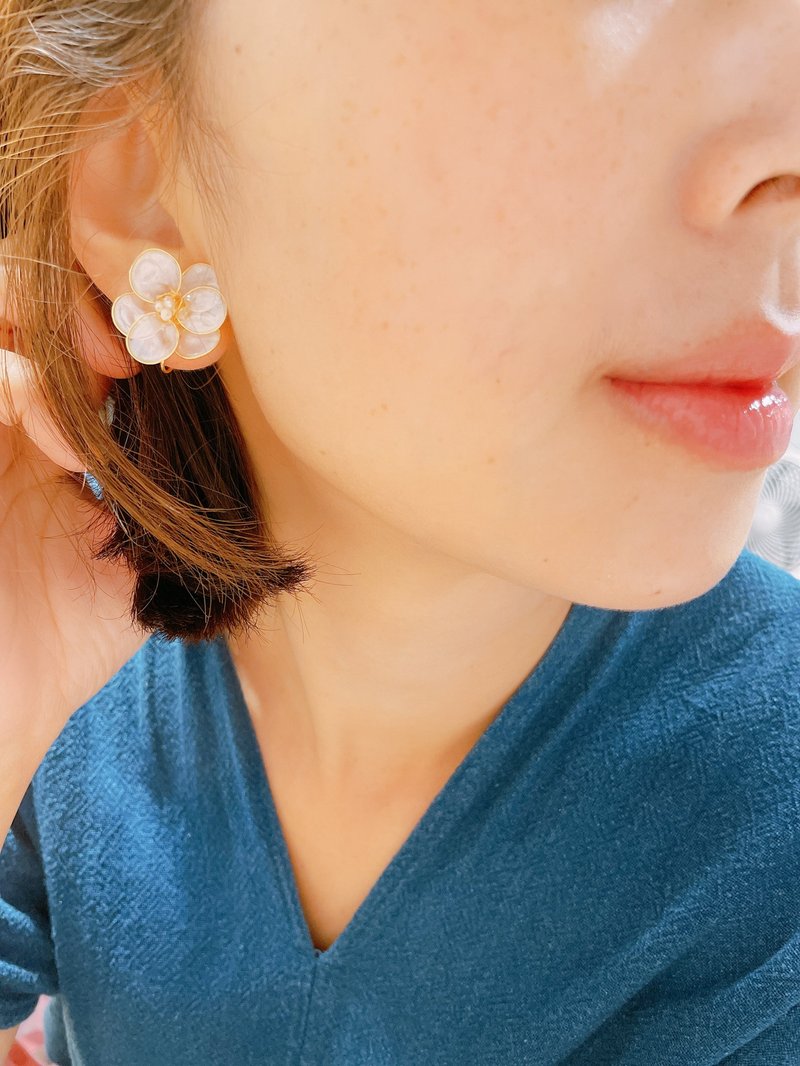 造型花耳环 - 耳环/耳夹 - 植物．花 白色