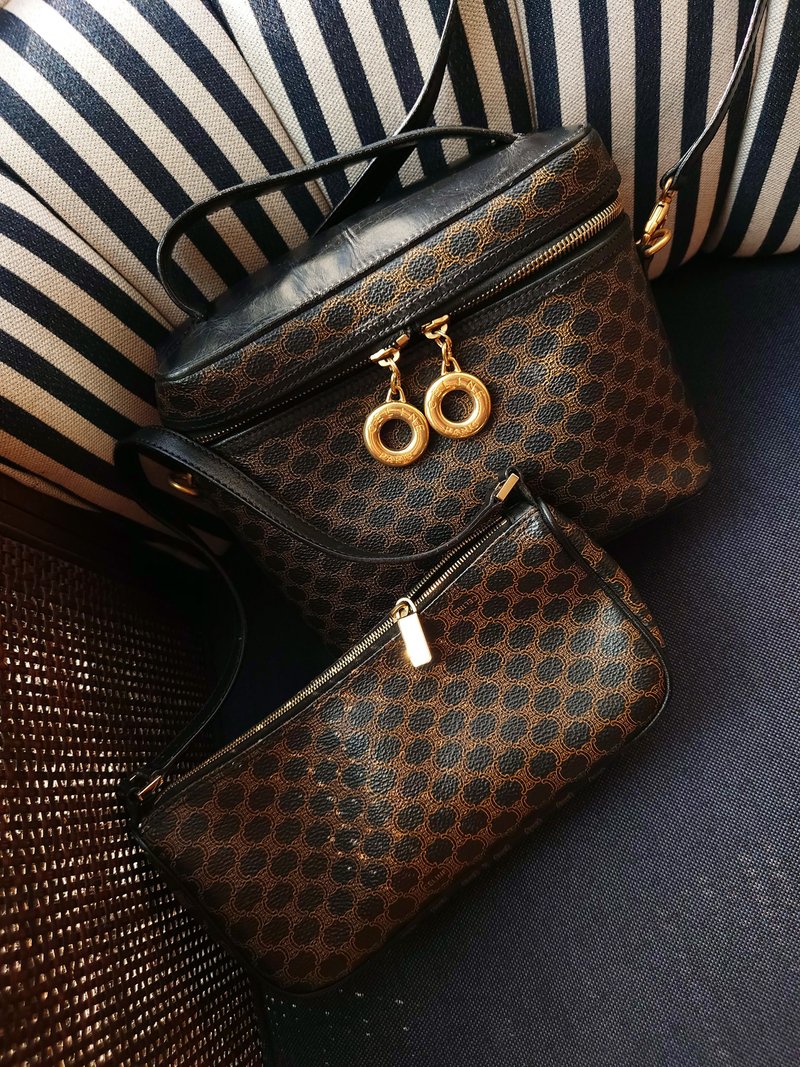 中古包 CELINE 甜甜圈黑花化妆包化妆袋斜背包斜挎包手拿包单肩包 - 侧背包/斜挎包 - 防水材质 黑色