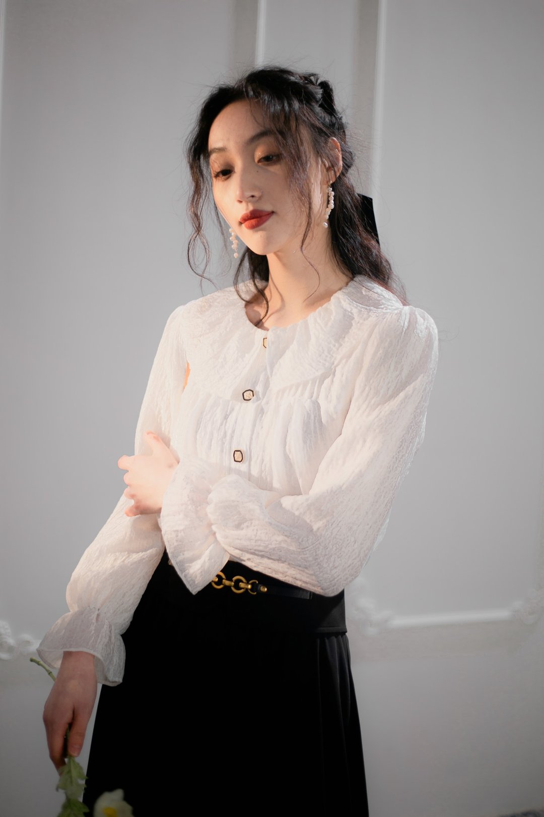 透气宽松荷叶边白色衬衫长袖上衣 黑色半裙洋装 秋季穿搭 - 女装衬衫 - 聚酯纤维 白色