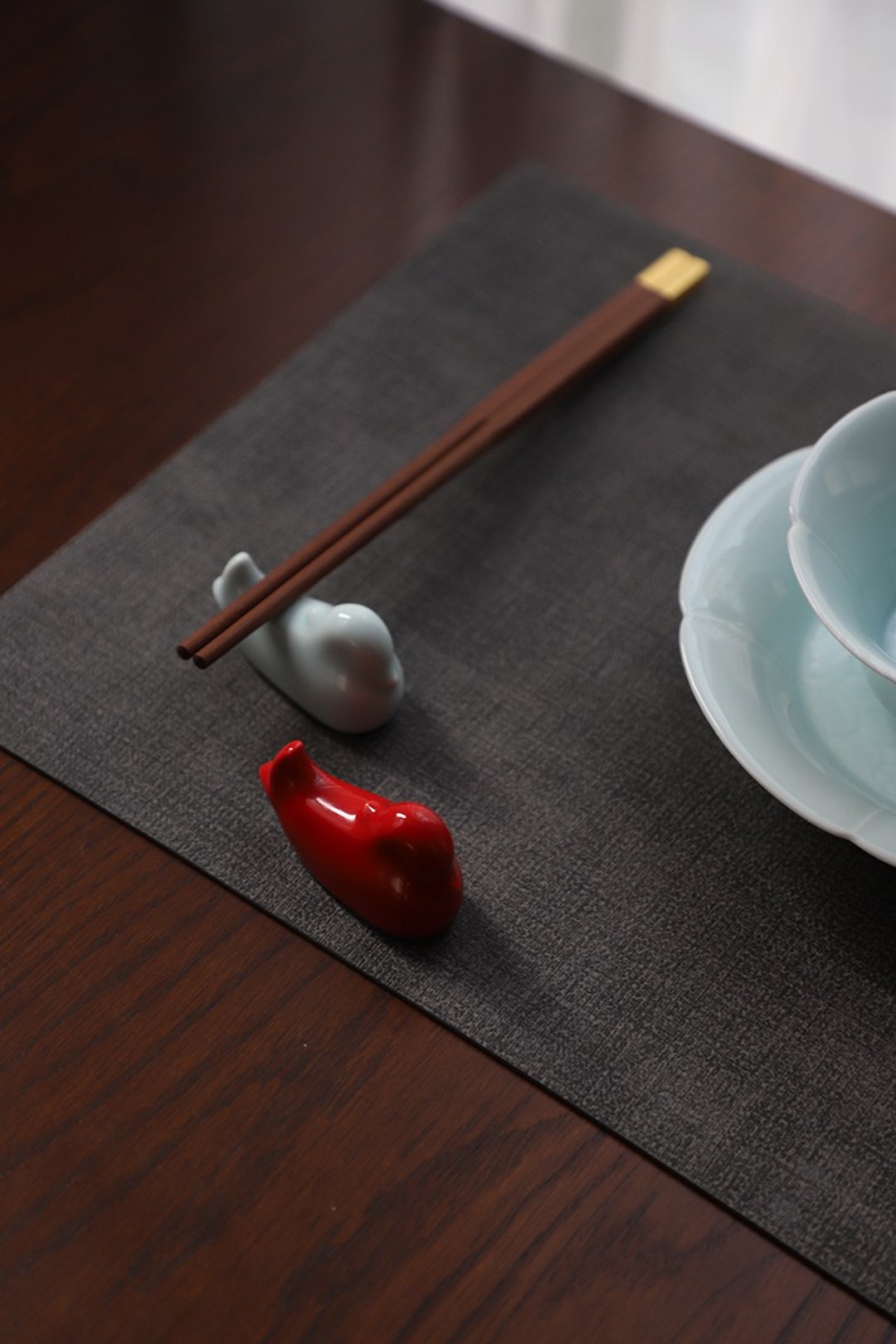 鸳鸯筷架 中式宋風 雅緻陶瓷 新婚/新年/節日禮 - 筷子/筷架 - 瓷 红色