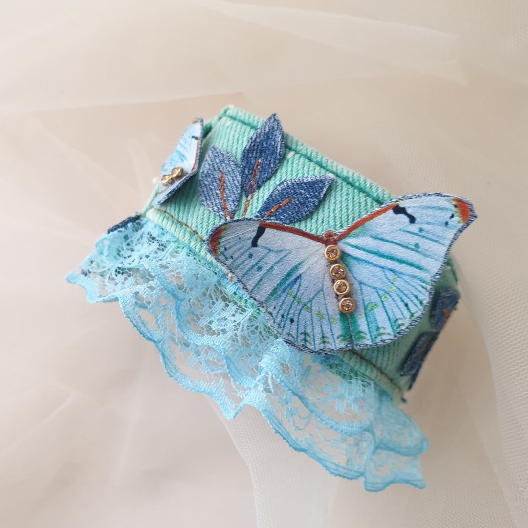 Upcycled Denim Bracelet Butterflies - 手链/手环 - 其他金属 蓝色