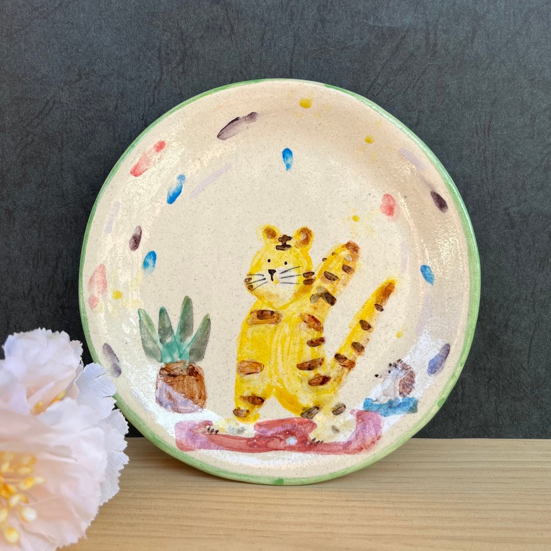 A Lu 小萌虎和刺猬做瑜伽陶盘/摆饰/陶画 手作手绘 仅此一 - 摆饰 - 陶 多色