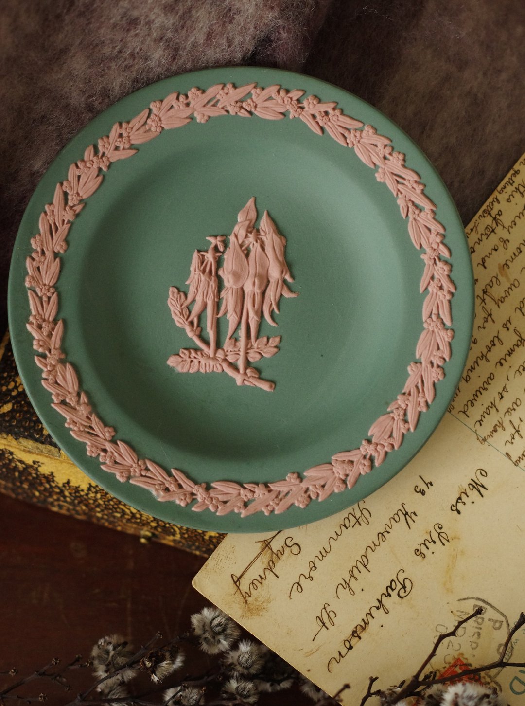 金银宝贝  英国制经典瓷器 WEDGWOOD 粉绿浮雕盘 w343 - 墙贴/壁贴 - 其他金属 金色