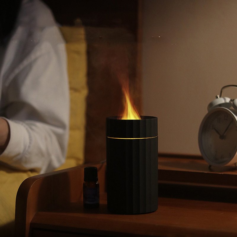 【PINFIS】七彩火焰灯精油香氛机 (赠水性精油薰衣草+甜橙+乳香) - 香薰/精油/线香 - 塑料 黑色