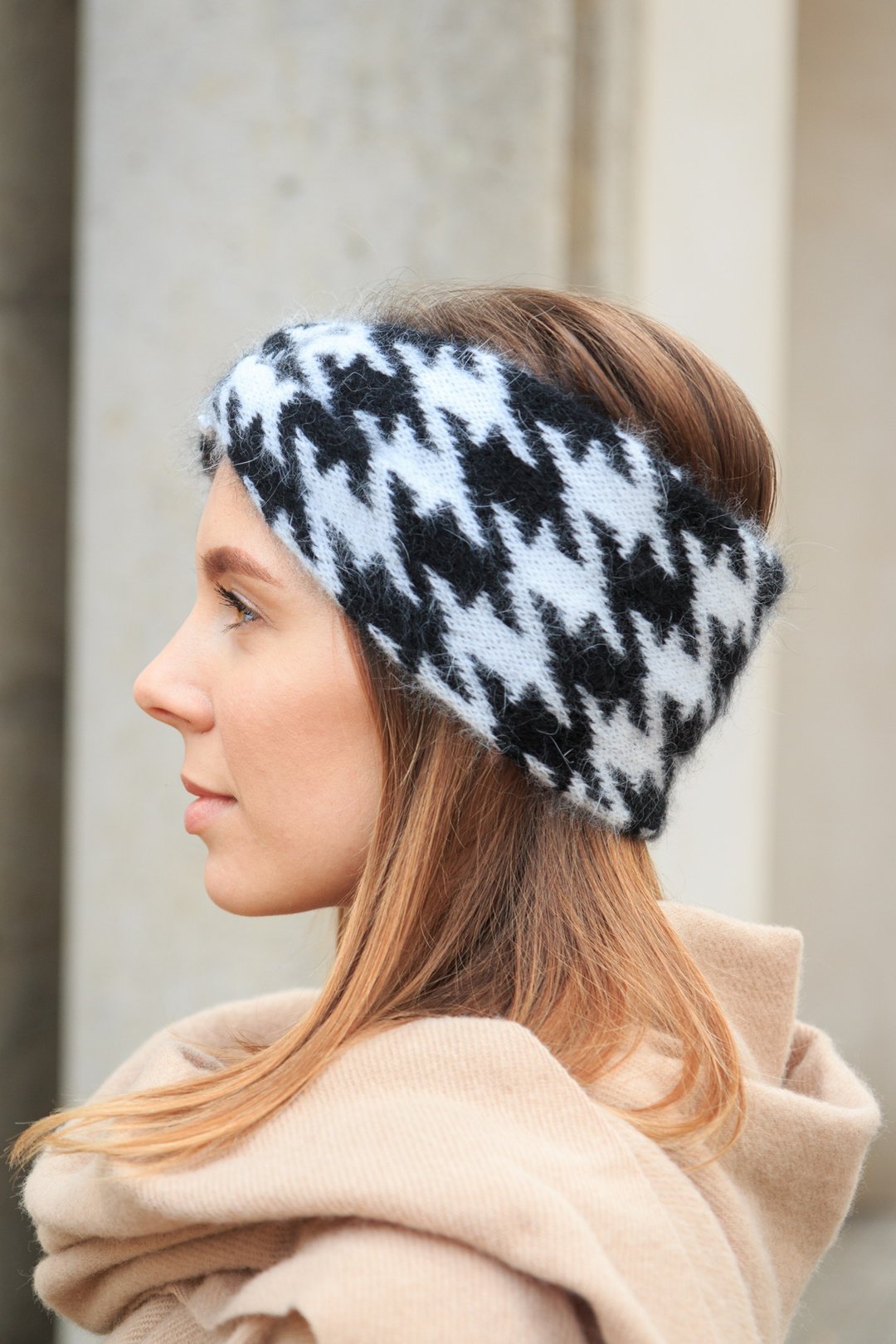 Angora headband. Fluffy knitted head wrap. Black whiteTwist headband - 发带/发箍 - 羊毛 黑色