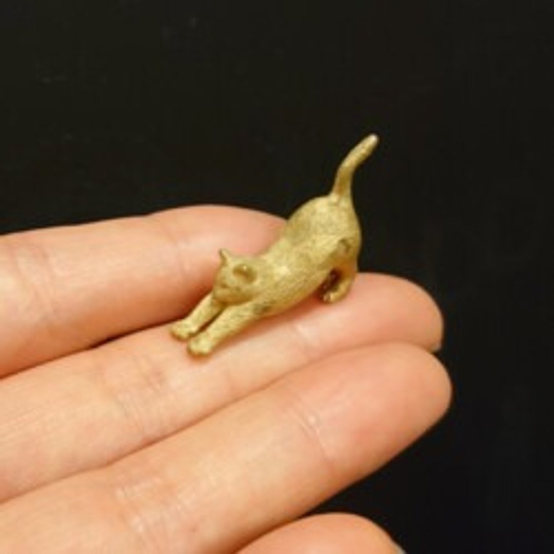 Pinkoi 代购 -  伸展的猫雕像，稍胖 - 摆饰 - 其他金属 