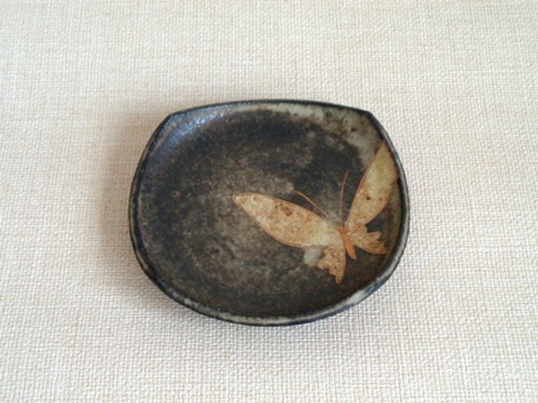 四面板，金色，1个蝴蝶b - 盘子/餐盘/盘架 - 陶 卡其色