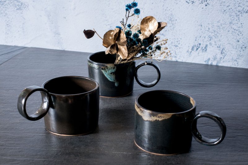 好朋友系列・大耳胖杯杯 / 手拉坏・釉烧食器・手作陶器 - 咖啡杯/马克杯 - 陶 黑色