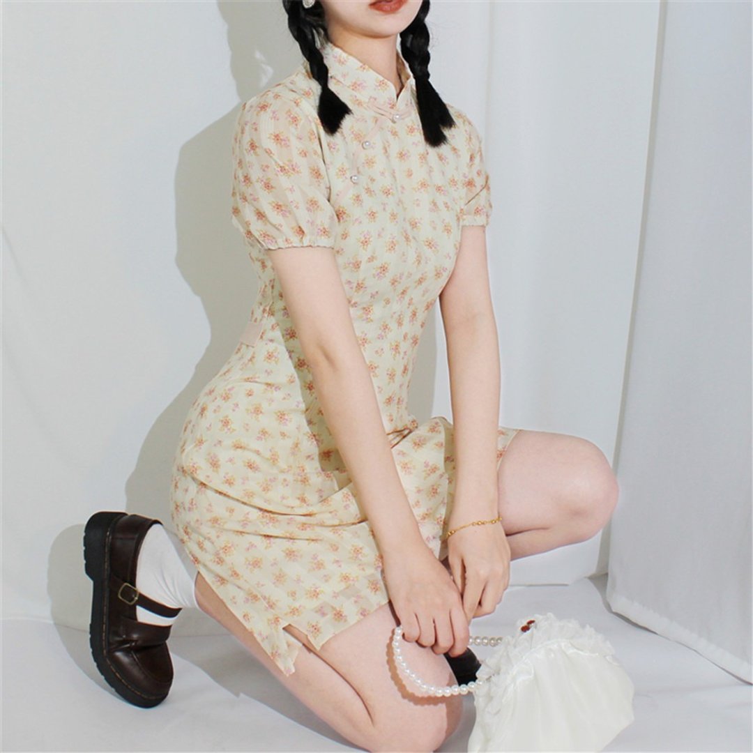 黃底碎花 斜襟低開衩短款修身旗袍 新中式中秋春節改良連身裙洋裝 - 旗袍 - 其他人造纤维 黄色