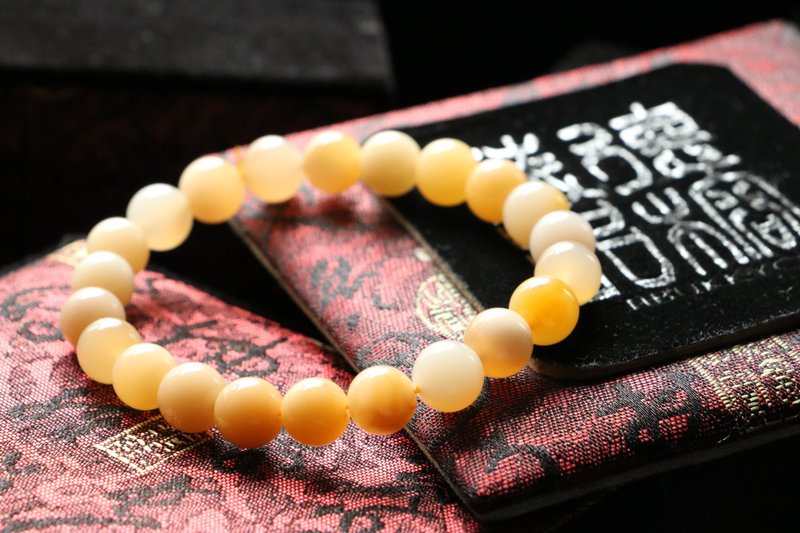 缅甸黄玉8mm手珠 玉石设计 缅黄佛珠 念珠饰品 蜜蜡色 穿搭手链 - 手链/手环 - 宝石 
