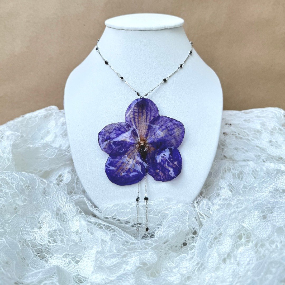 Vanda 兰花项链 深紫色，银色项链缀以黑色珠饰 - 项链 - 植物．花 紫色