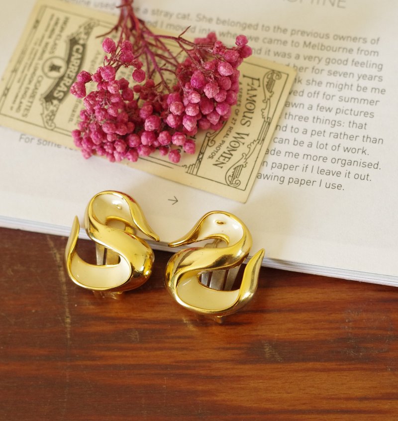 古董70年代白金珐琅天鹅夹式耳环 法国品牌ORENA PARIS C798 - 耳环/耳夹 - 其他金属 金色