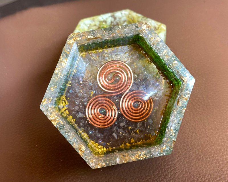 六边形水晶碗 | 铜线三旋螺 | 白水晶消磁碗 | 小物件收纳 - 卫浴用品 - 水晶 绿色