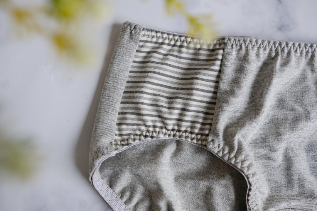 优雅时光・银纤维抗菌・精梳棉花纱拼奈纳炭纱・中腰平口裤・台湾 - 女士内衣裤 - 棉 灰色