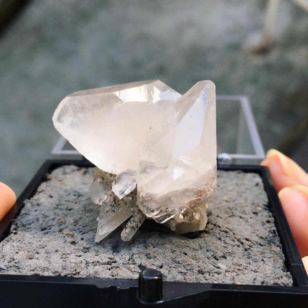 【Lost and find】粉方解石 双子 白水晶 共生 带底岩 标本 - 摆饰 - 宝石 粉红色