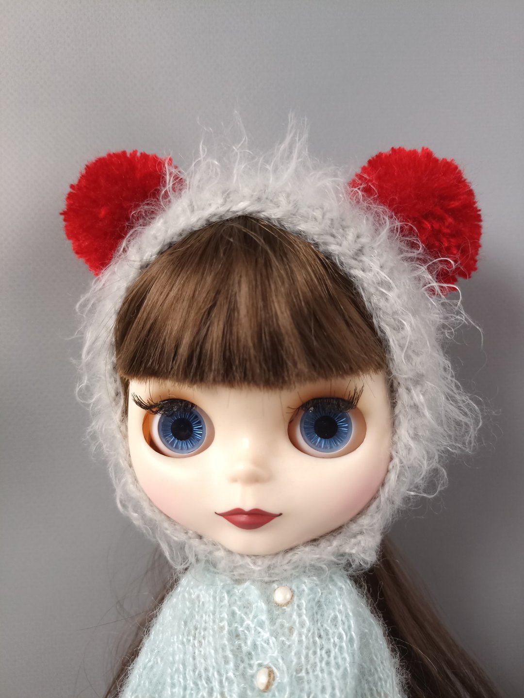 Grey hat with red pom-poms for Blythe, Neo Blythe, Pullip. Clothes for Blythe. - 帽子 - 羊毛 红色