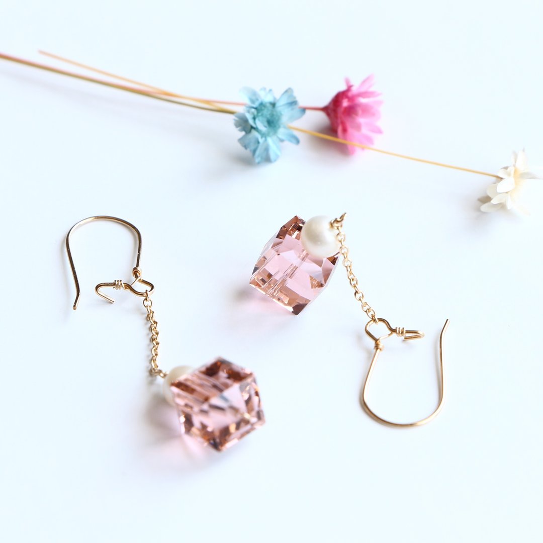 Swarovski and fresh water pearl pierced earrings(pink)-14kgf - 耳环/耳夹 - 宝石 粉红色