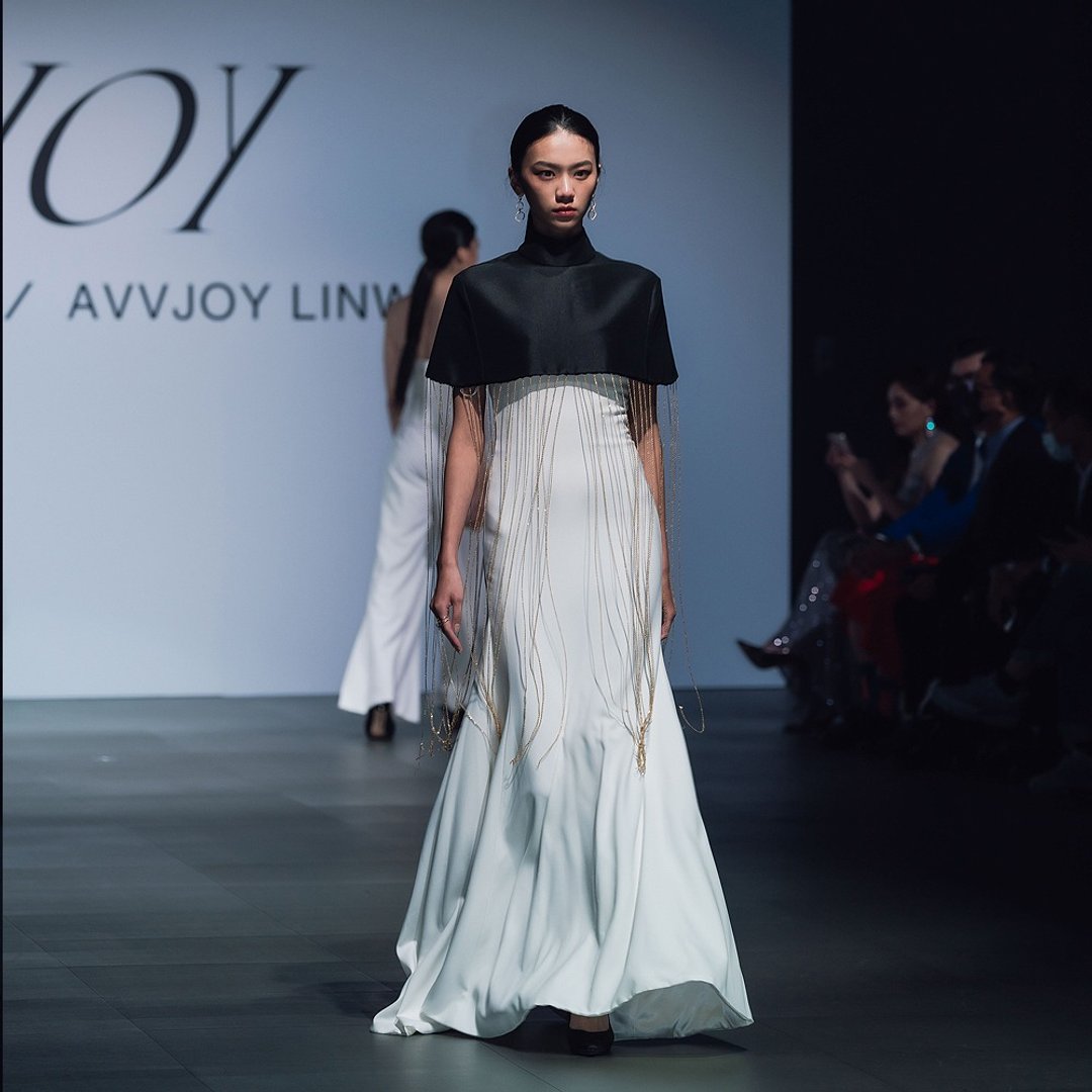 AVVJOY│黑白拼接異材質流蘇披肩時尚禮服 - 晚装/礼服 - 其他材质 白色