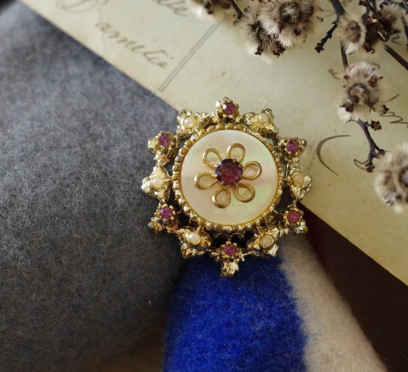 古董古典雕花紫色莱茵石珍珠花针胸针 CORO B2083 - 胸针 - 其他金属 金色