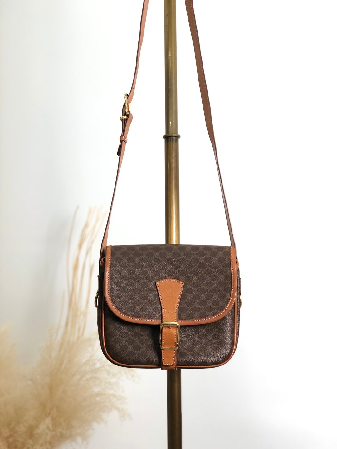 【 日本直送 名牌中古包 】CELINE  સુંદરી મકાડમ 侧背包 棕色 前扣 PVC皮革 vintage 复古 h4fac7 - 侧背包/斜挎包 - 防水材质 咖啡色