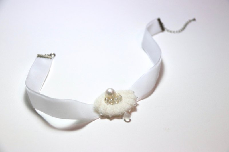 白 |項圈項鏈choker羊毛氈首飾饰品手作贝壳珍珠白色 - 项链 - 羊毛 白色