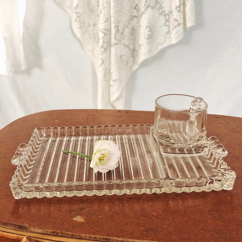 1940年代美国午茶组 含杯盘 - 盘子/餐盘/盘架 - 玻璃 