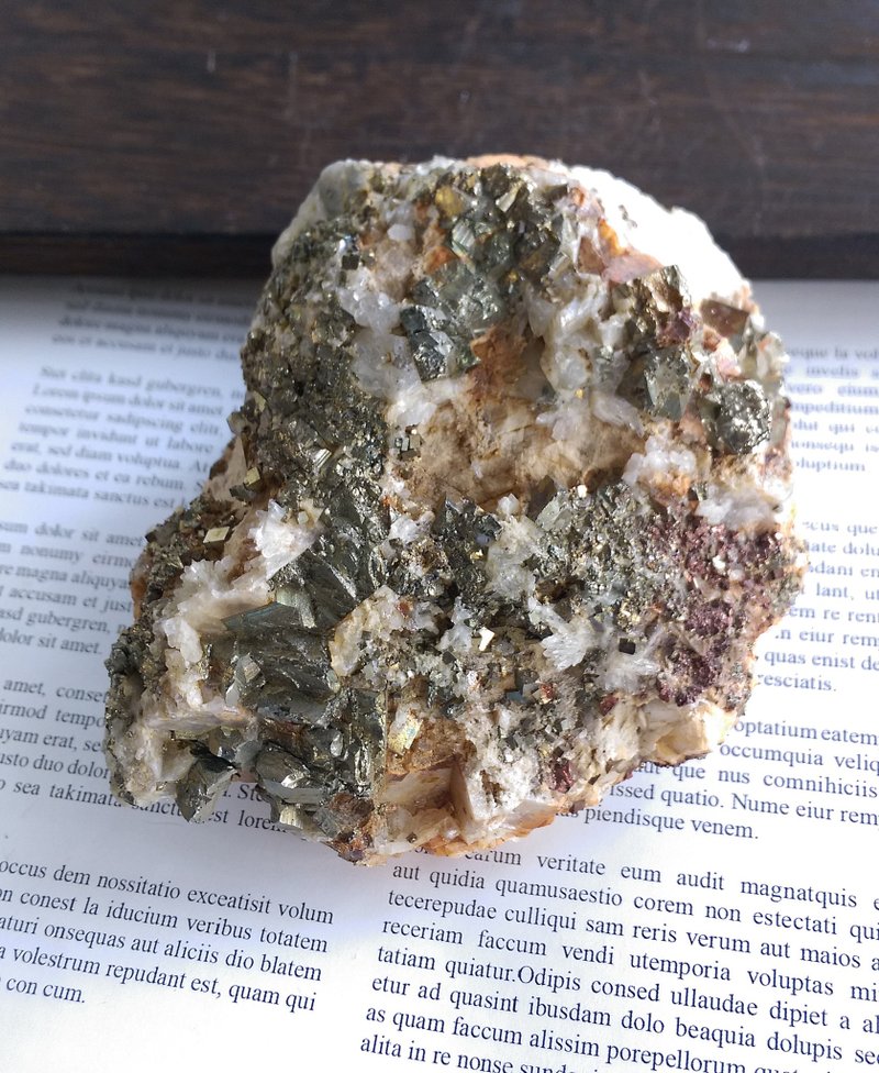 Quartz with Chalcopyrite 江西 水晶 黄铜矿共生 天然矿石 原矿 - 摆饰 - 其他材质 