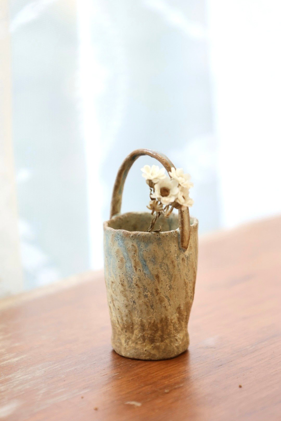 交换礼物/绿野仙踪侘寂风迷你提把花器 花插小瓶办公室疗愈小物 - 花瓶/陶器 - 陶 卡其色
