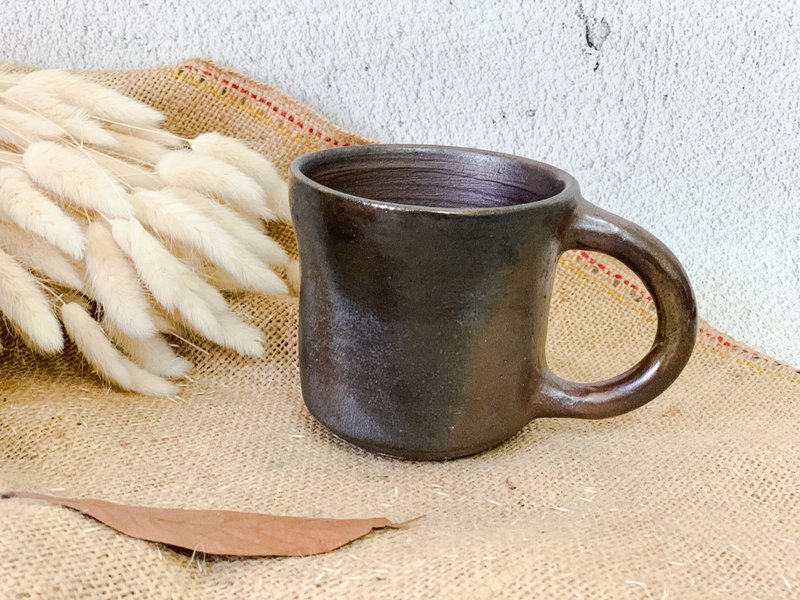 柴烧金黑马克杯 - 咖啡杯/马克杯 - 陶 