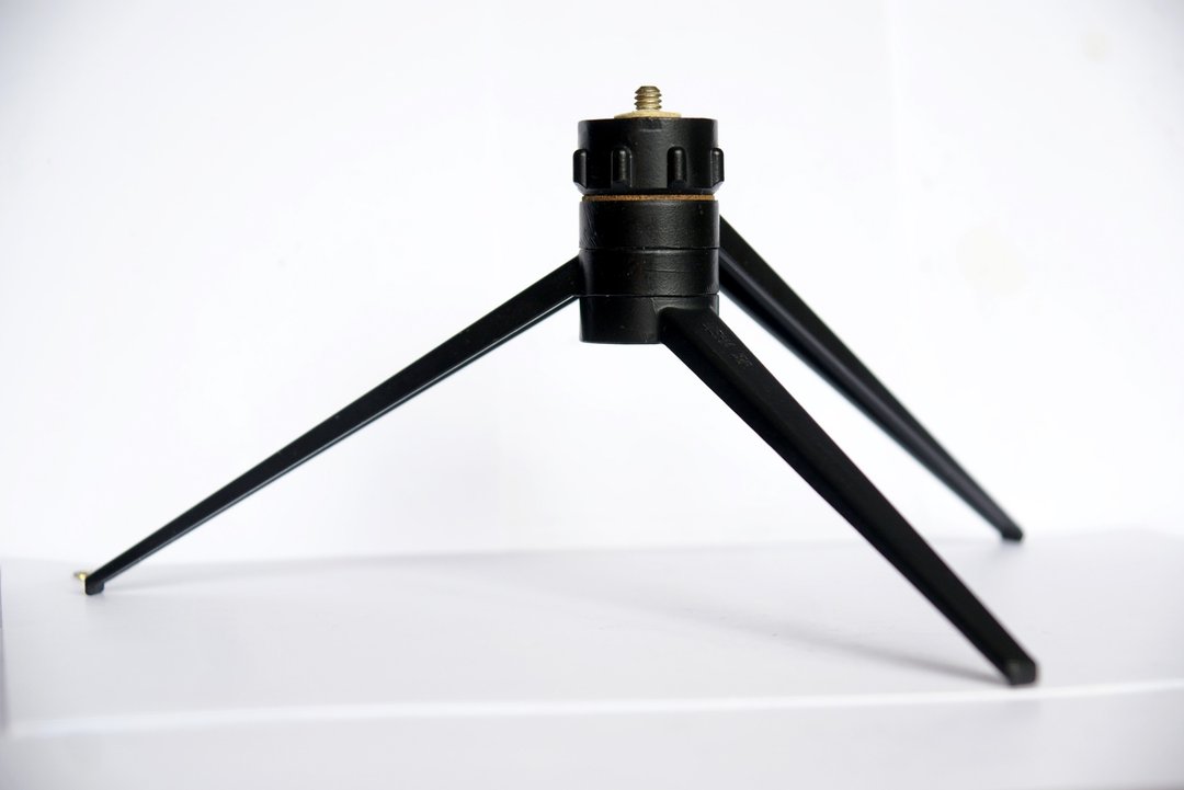 Leica Leitz mini table top tripod Hammer tone 14100 TOOUG 1/4 USSR copy - 相机 - 其他金属 银色
