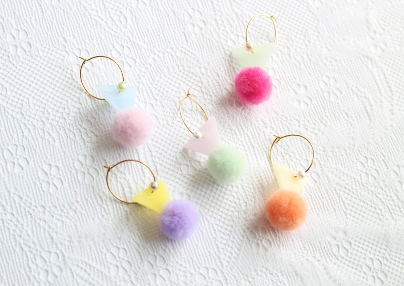 Pompon Flag Earrings - 耳环/耳夹 - 其他材质 多色