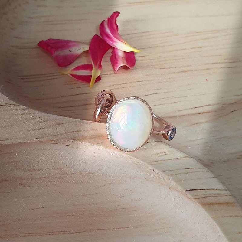 The opal ring is decorated with sapphire and the other side is an Infinity symbol. - 戒指 - 纯银 白色