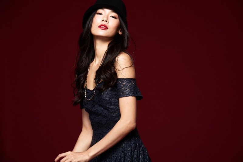 黑胶蕾丝。露肩长洋装 - 洋装/连衣裙 - 聚酯纤维 黑色