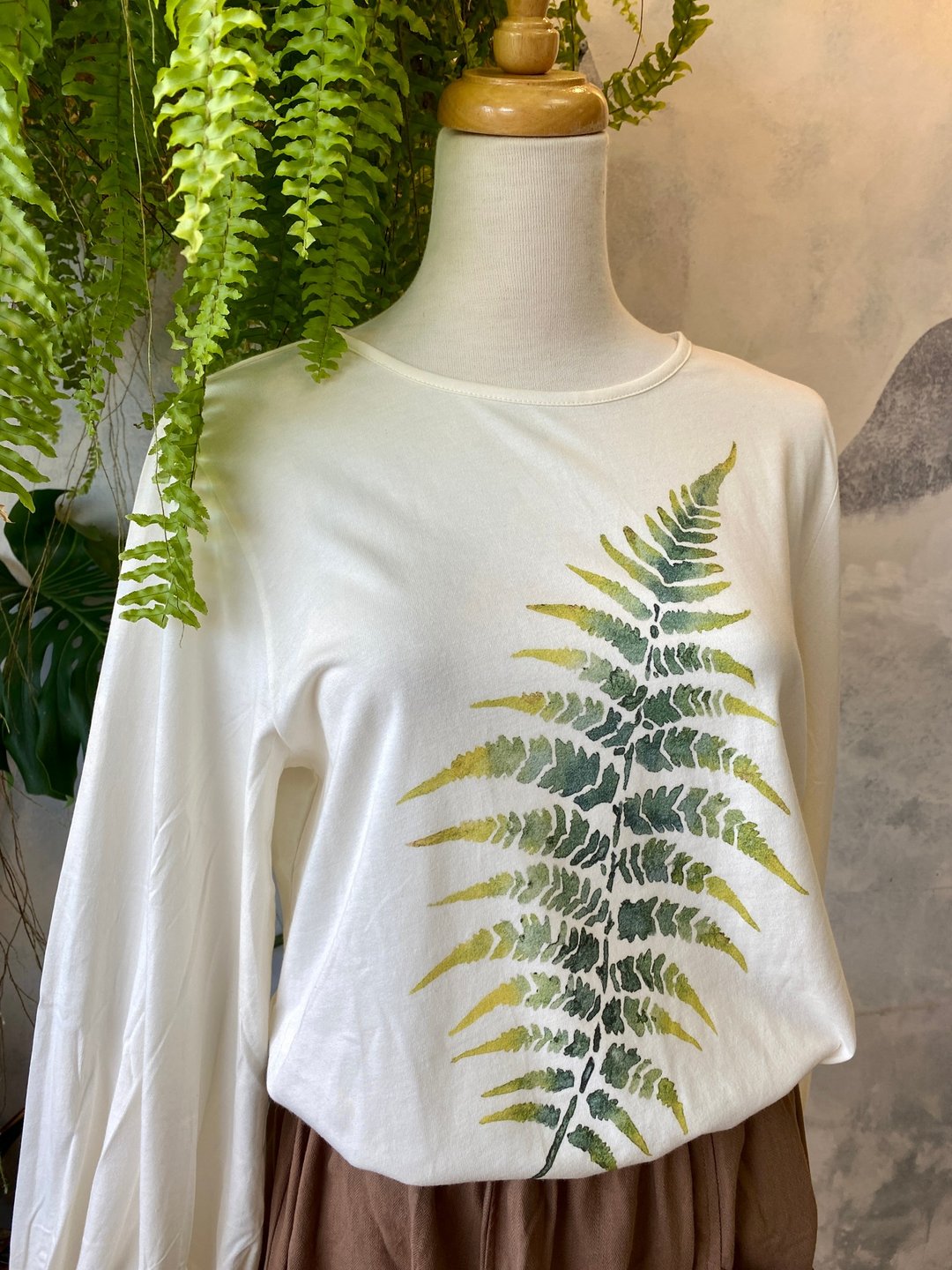 蕨类 水彩画风 100%有机纯棉圆领后绑带长袖上衣 宫廷袖 - 女装上衣 - 棉 白色