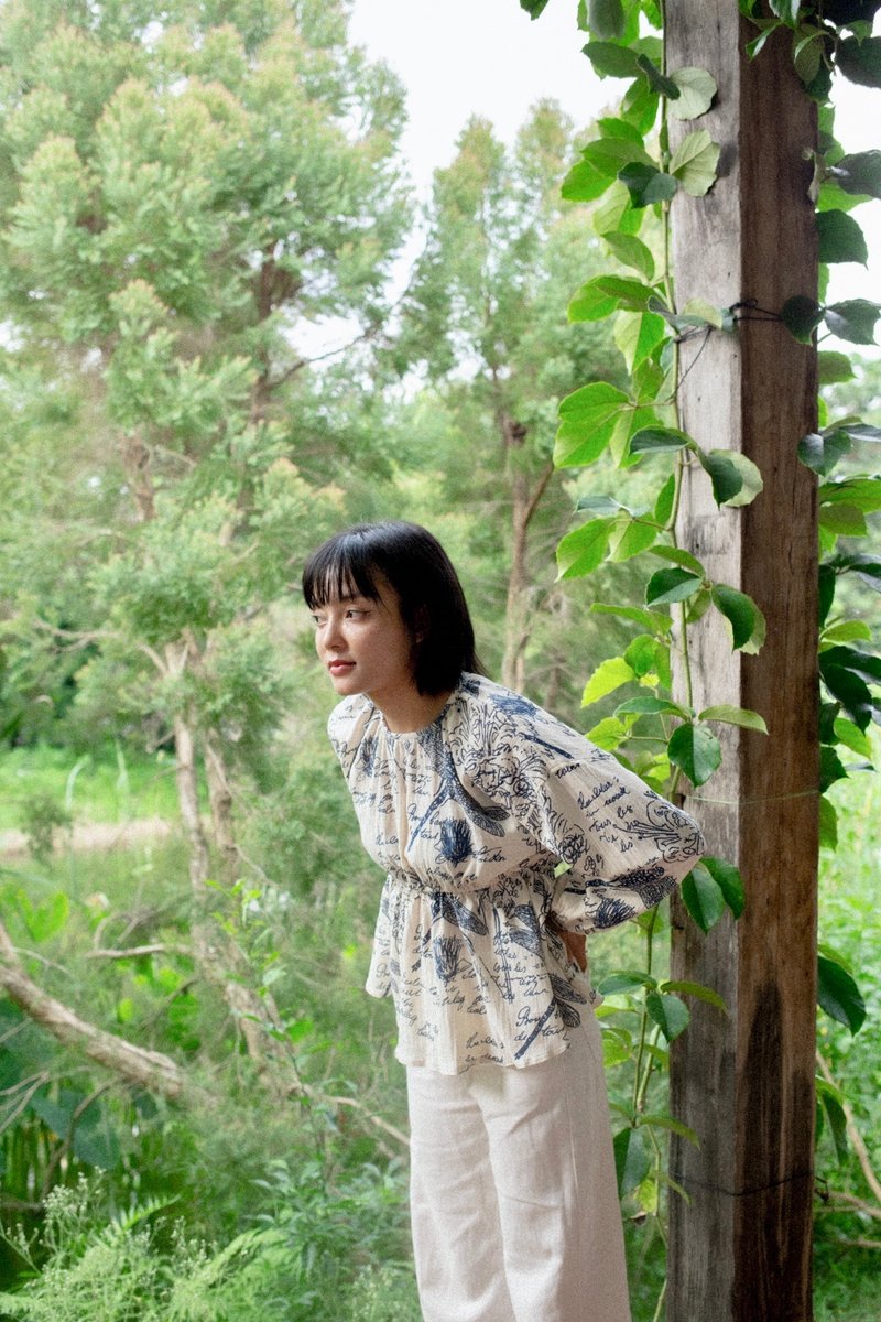 Mulmul 蜻蜓抽绳衬衫 - 女装上衣 - 棉．麻 蓝色