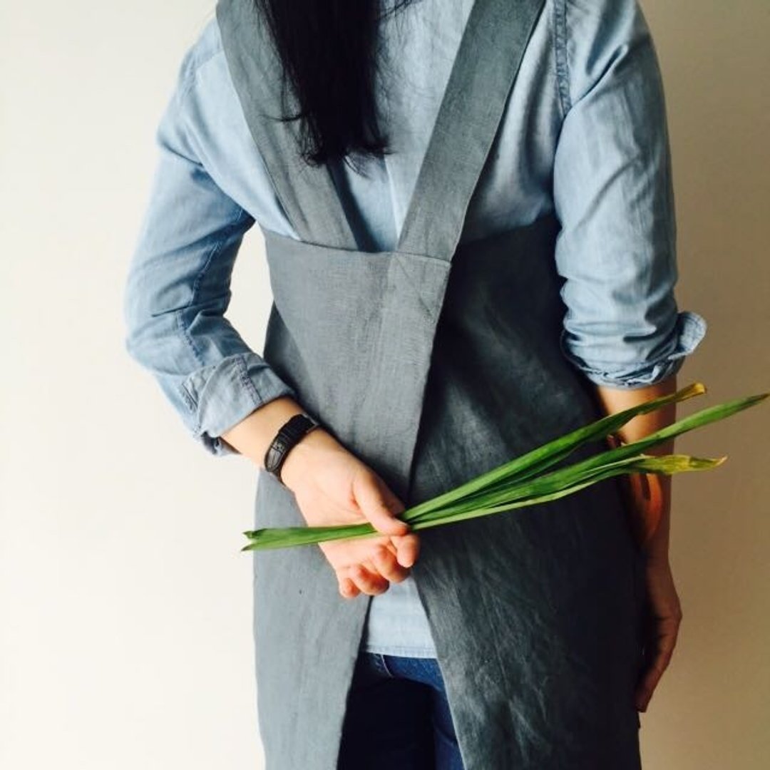 Linen Pinafore - 100% linen Japanese Apron, No Tie Apron, Cross Back BLUE  BAYOU - 围裙 - 棉 